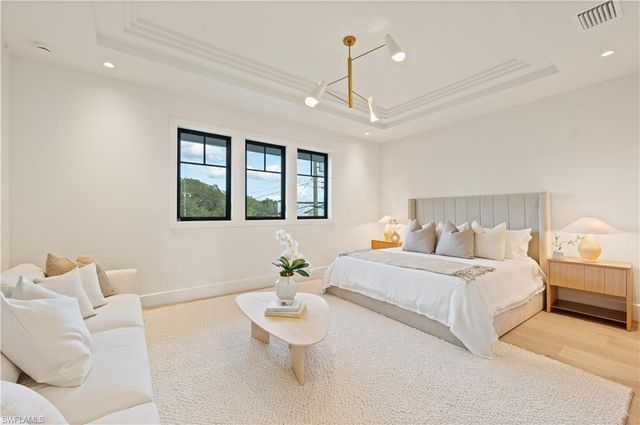 1199 12th ST N, Naples, FL 34102