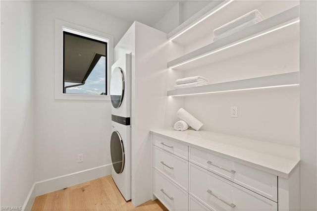 1199 12th ST N, Naples, FL 34102