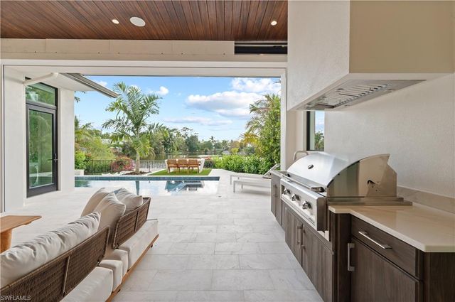 1199 12th ST N, Naples, FL 34102