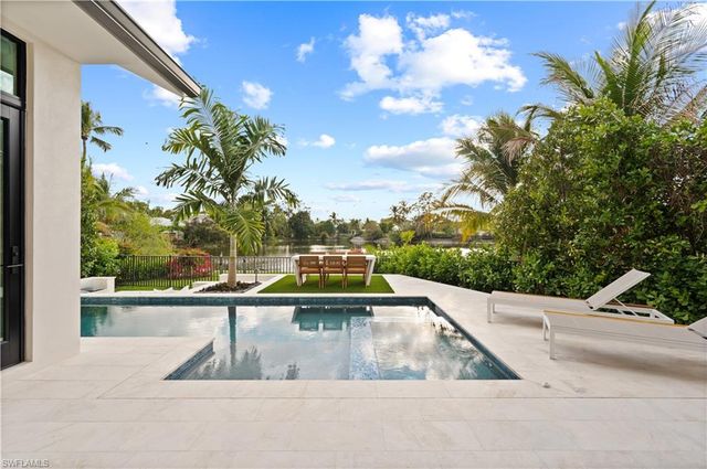 1199 12th ST N, Naples, FL 34102