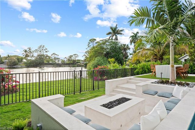 1199 12th ST N, Naples, FL 34102