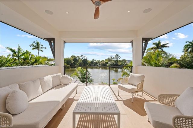 1199 12th ST N, Naples, FL 34102