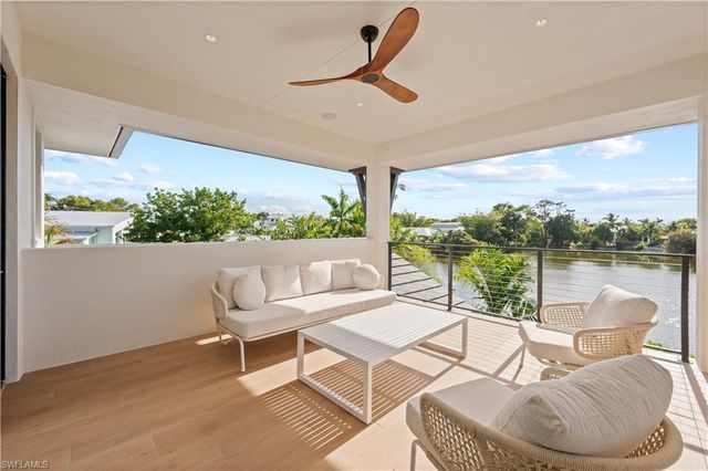 1199 12th ST N, Naples, FL 34102