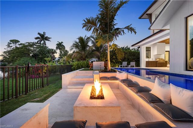 1199 12th ST N, Naples, FL 34102