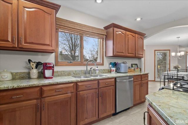 901 Greengate Court, Evansville, IN 47715