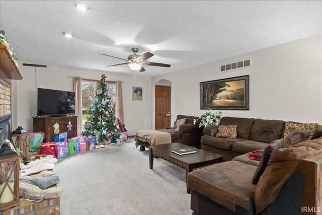 901 Greengate Court, Evansville, IN 47715