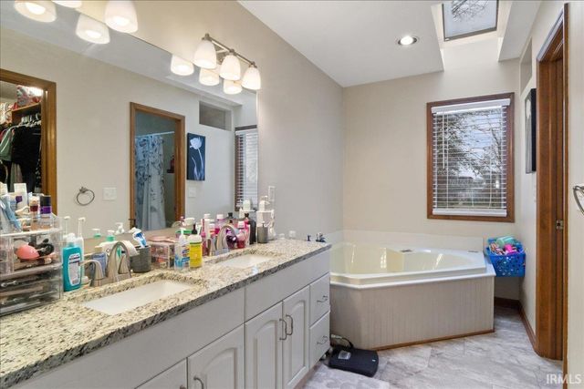 901 Greengate Court, Evansville, IN 47715