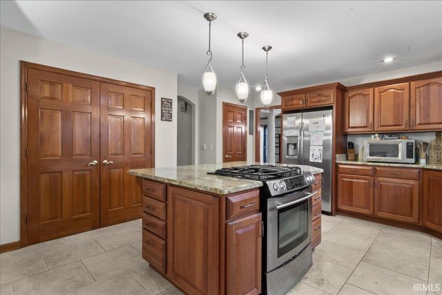 901 Greengate Court, Evansville, IN 47715