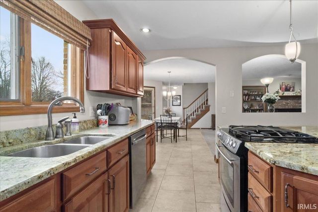 901 Greengate Court, Evansville, IN 47715