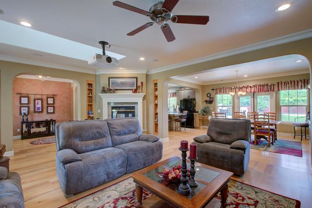 1054 Townhill Rd, Oakdale, CA 95361