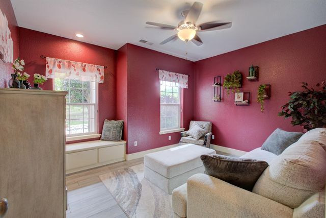 1054 Townhill Rd, Oakdale, CA 95361