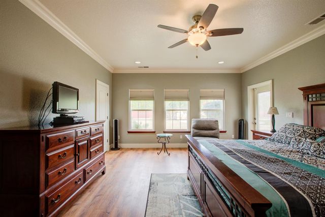 1054 Townhill Rd, Oakdale, CA 95361