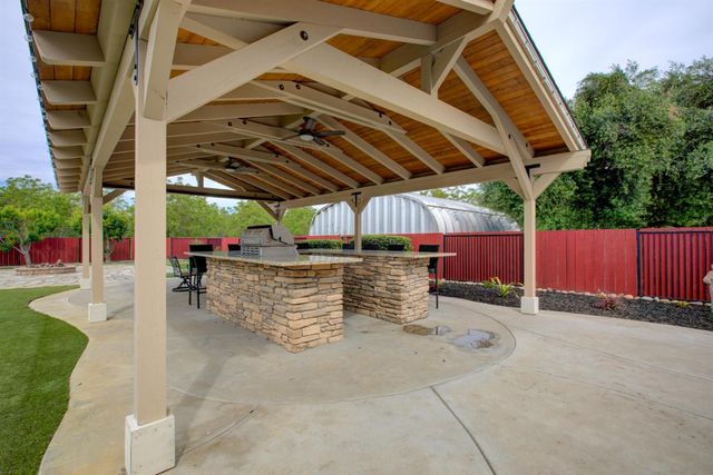 1054 Townhill Rd, Oakdale, CA 95361