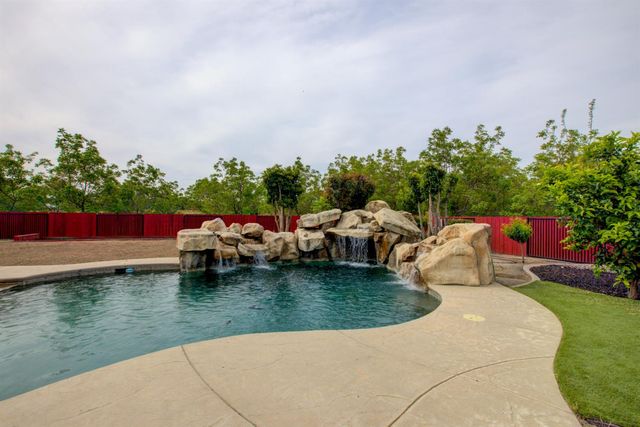 1054 Townhill Rd, Oakdale, CA 95361