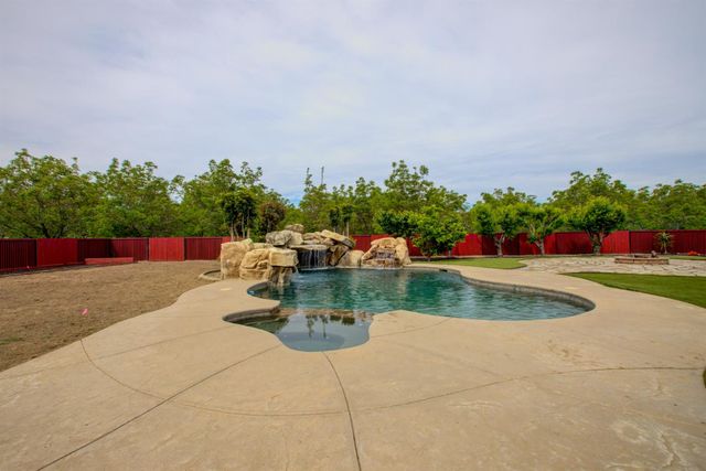 1054 Townhill Rd, Oakdale, CA 95361