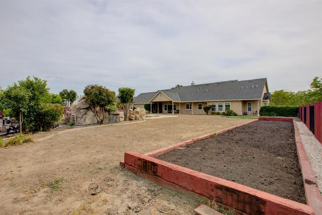 1054 Townhill Rd, Oakdale, CA 95361