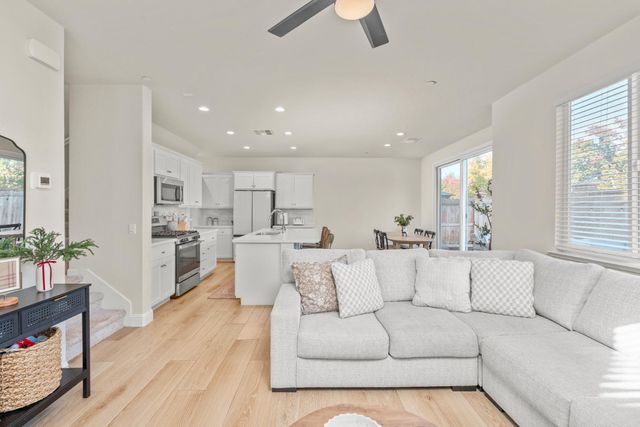 1383 Kinship Dr, Turlock, CA 95382