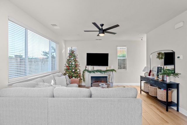 1383 Kinship Dr, Turlock, CA 95382