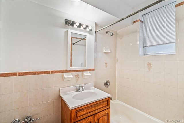 8450 169th Street 306, Jamaica, NY 11432