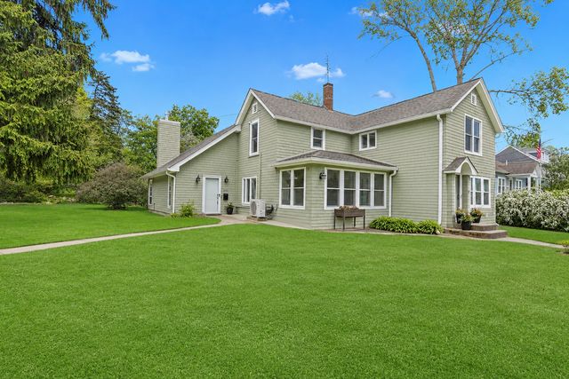 183 Lincoln Parkway, Crystal Lake, IL 60014
