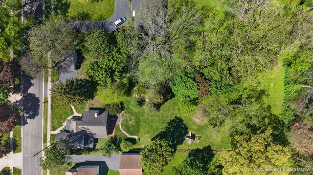 183 Lincoln Parkway, Crystal Lake, IL 60014