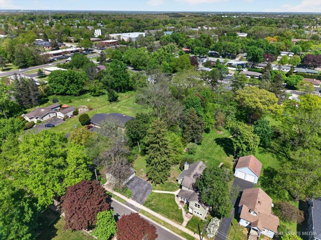 183 Lincoln Parkway, Crystal Lake, IL 60014