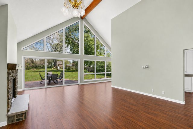 183 Lincoln Parkway, Crystal Lake, IL 60014