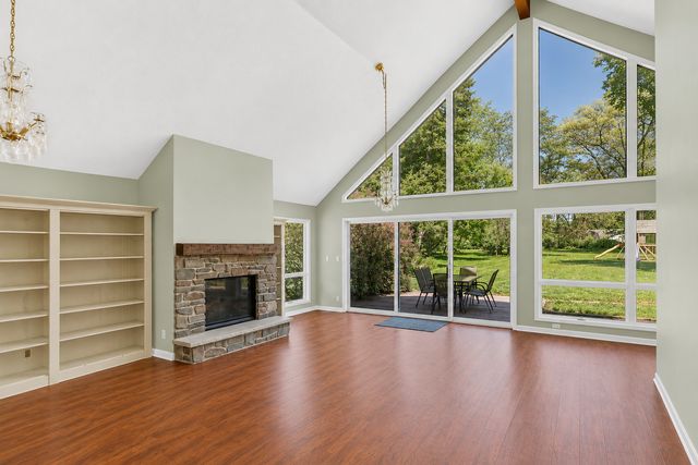 183 Lincoln Parkway, Crystal Lake, IL 60014