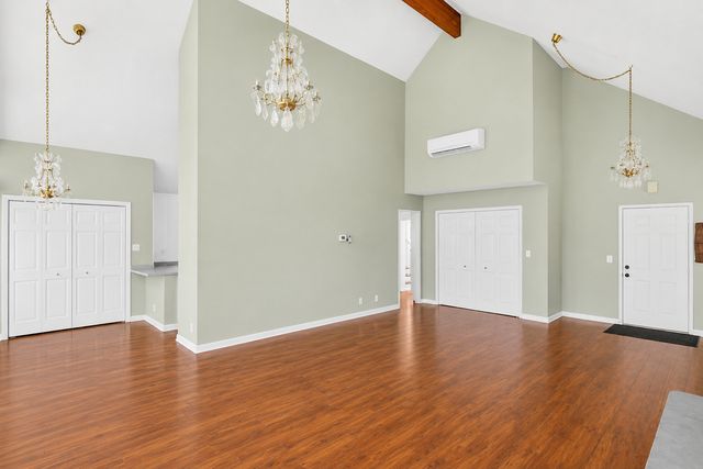 183 Lincoln Parkway, Crystal Lake, IL 60014