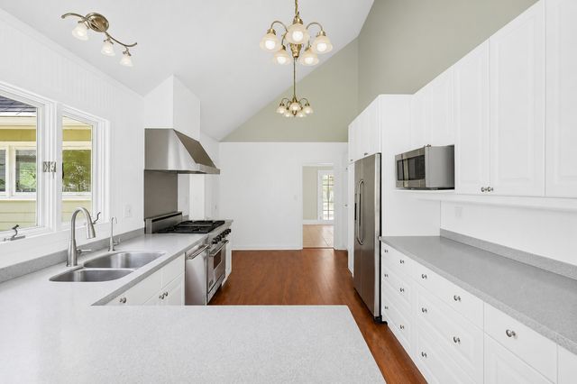 183 Lincoln Parkway, Crystal Lake, IL 60014