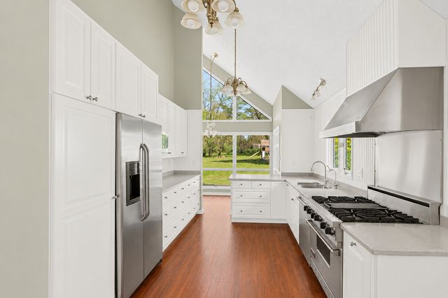 183 Lincoln Parkway, Crystal Lake, IL 60014