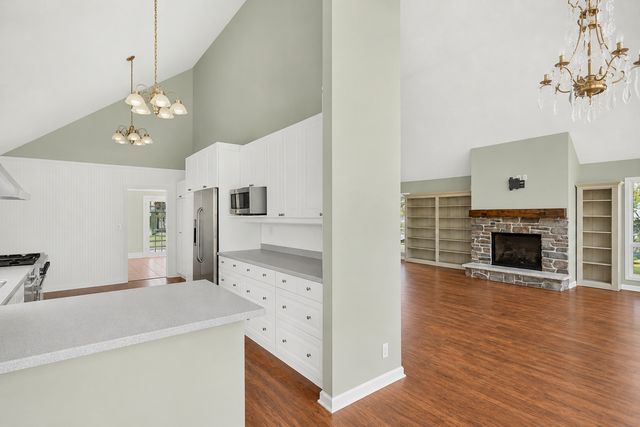 183 Lincoln Parkway, Crystal Lake, IL 60014