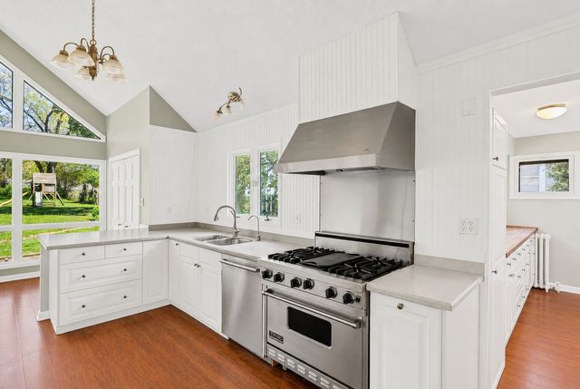 183 Lincoln Parkway, Crystal Lake, IL 60014