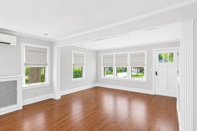 183 Lincoln Parkway, Crystal Lake, IL 60014