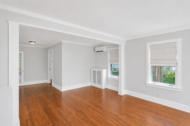 183 Lincoln Parkway, Crystal Lake, IL 60014