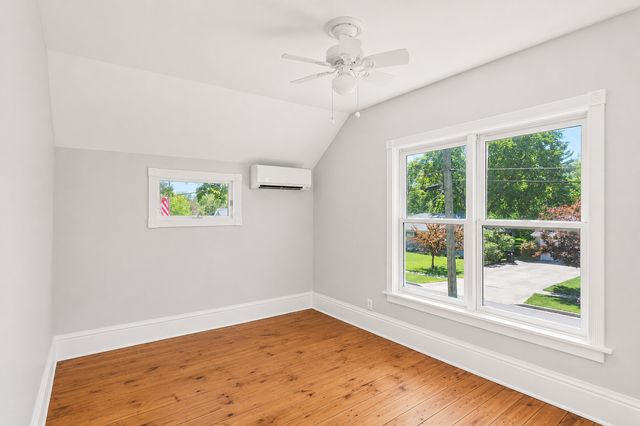 183 Lincoln Parkway, Crystal Lake, IL 60014