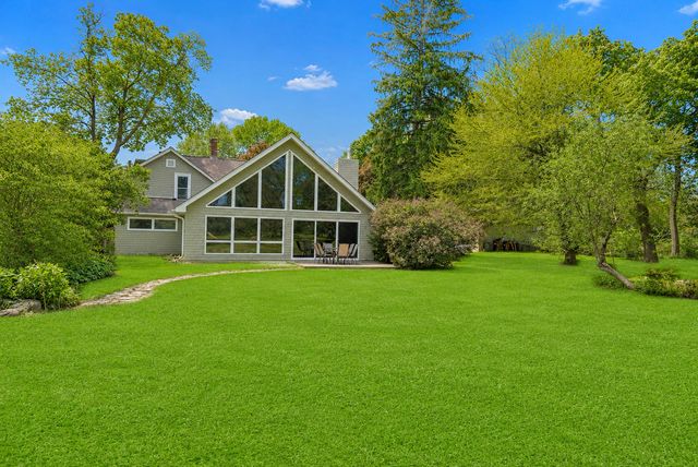 183 Lincoln Parkway, Crystal Lake, IL 60014
