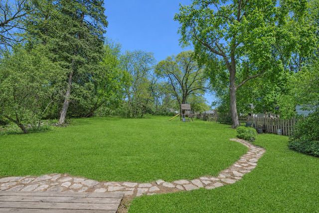183 Lincoln Parkway, Crystal Lake, IL 60014