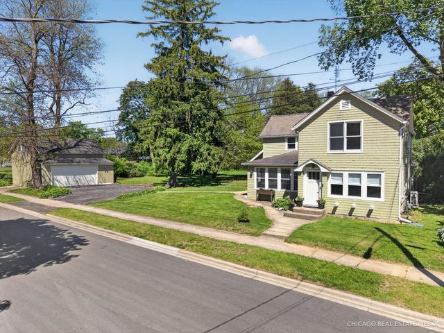 183 Lincoln Parkway, Crystal Lake, IL 60014