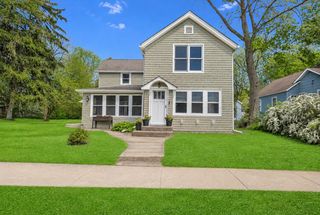 183 Lincoln Parkway, Crystal Lake, IL 60014