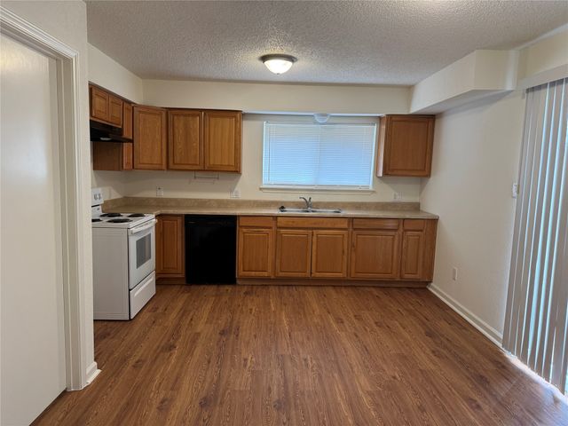 2217 Woodcreek B, Carrollton, TX 75006