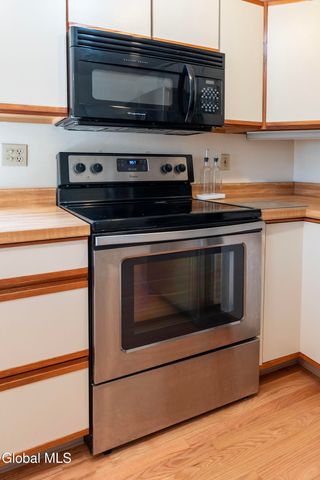 32 Lillian Lane, Troy, NY 12180