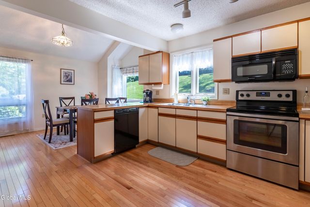 32 Lillian Lane, Troy, NY 12180