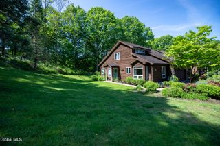 32 Lillian Lane, Troy, NY 12180