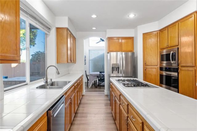 23480 Bending Oak Court, Murrieta, CA 92562