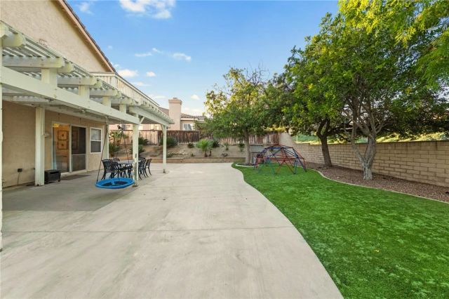 23480 Bending Oak Court, Murrieta, CA 92562