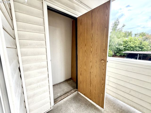 11040 Sw GREENBURG Rd 206, Portland, OR 97210