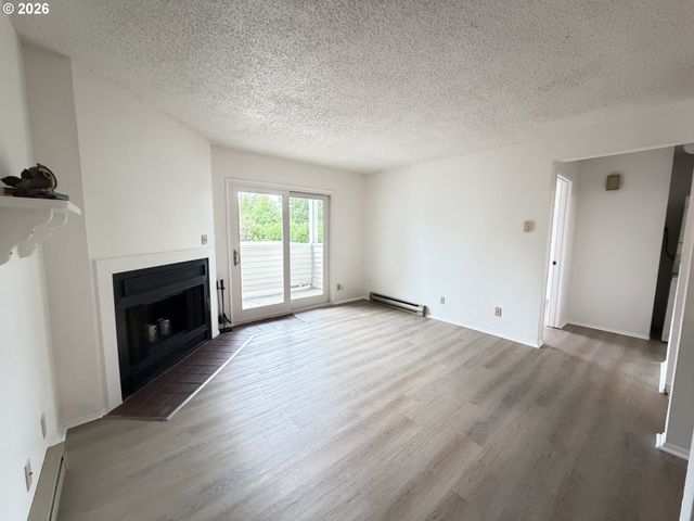 11040 Sw GREENBURG Rd 206, Portland, OR 97210