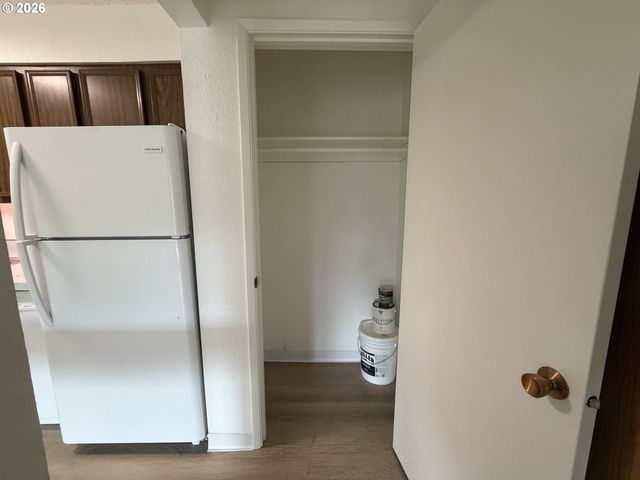11040 Sw GREENBURG Rd 206, Portland, OR 97210