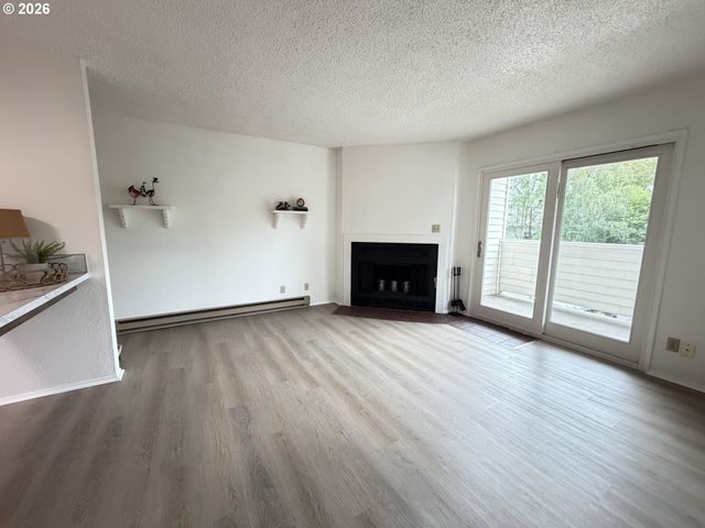 11040 Sw GREENBURG Rd 206, Portland, OR 97210
